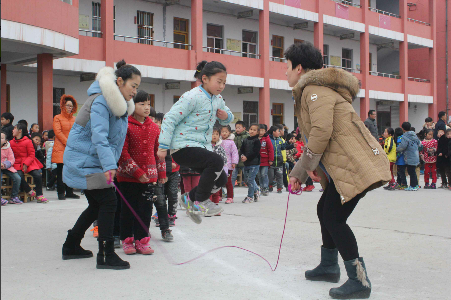 双沟小学举行跳大绳比赛