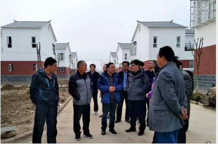 王集:组织镇村干部到姚集学习集中居住区建设 